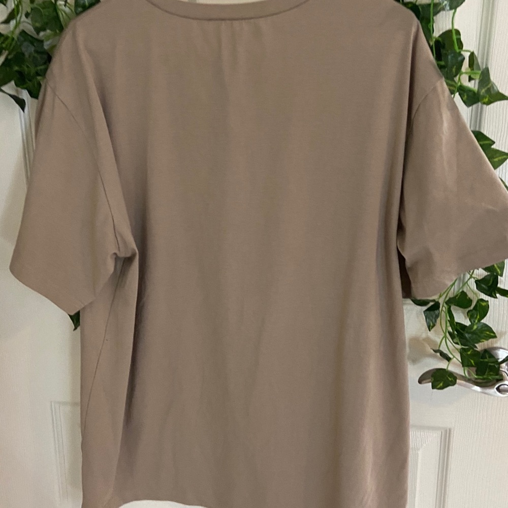 Medium sized Los Angeles t-shirt (loose fitting)